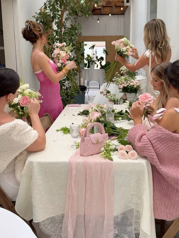 Atelier de création de bouquet à Paris : ambiance conviviale entre amies